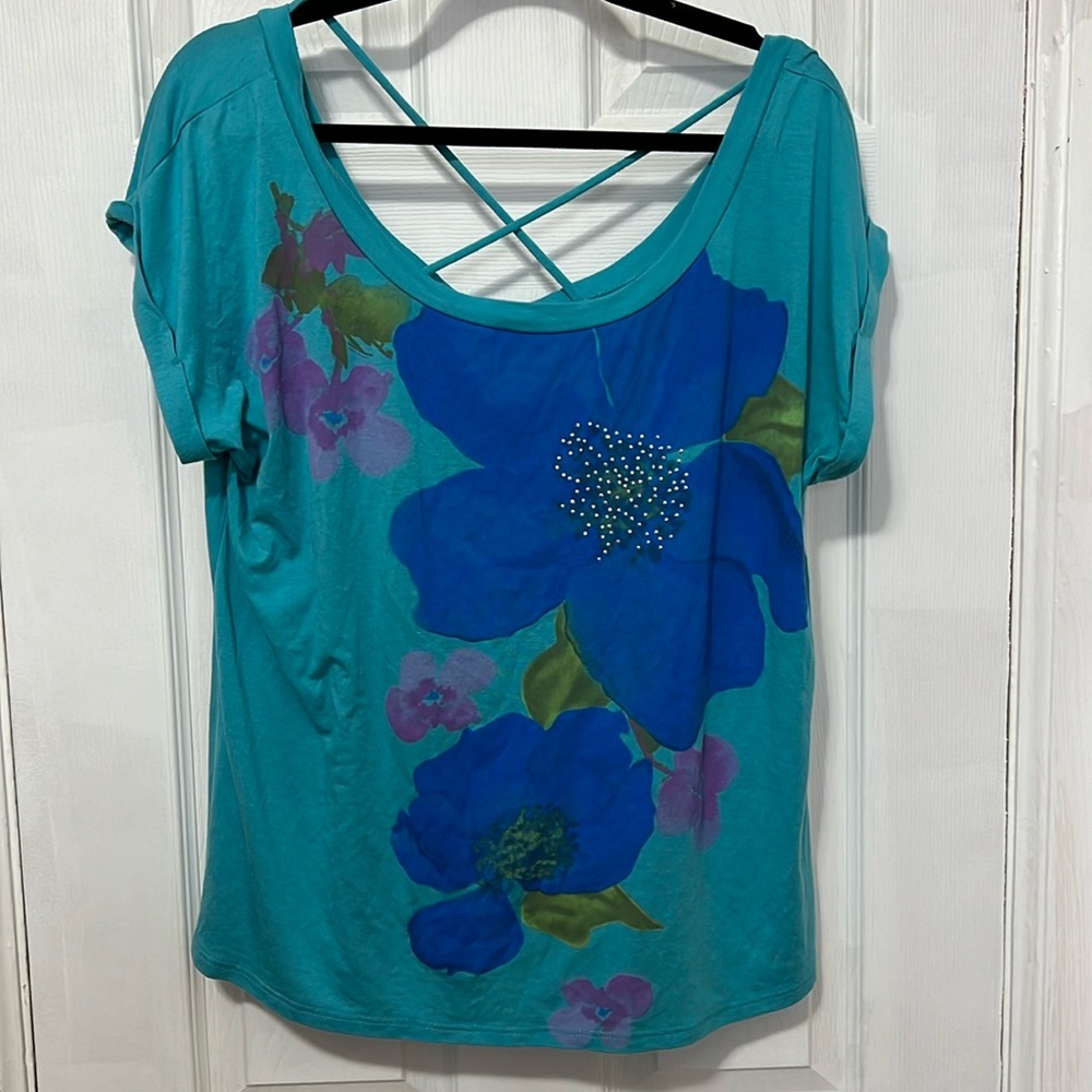 Fang short sleeve shirt with cris cross back size large